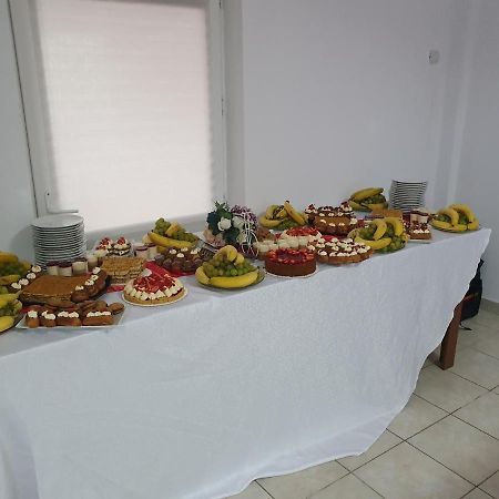 Pensiunea Anais Tetoiu Bagian luar foto